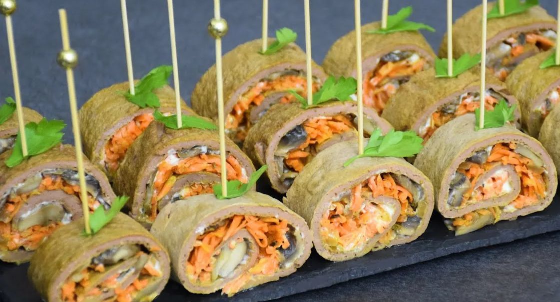 Печёночные рулетики с морковью и грибами: идеальная закуска на праздничный стол