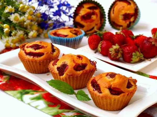 Свежие клубничные кексы: простой рецепт на каждый день