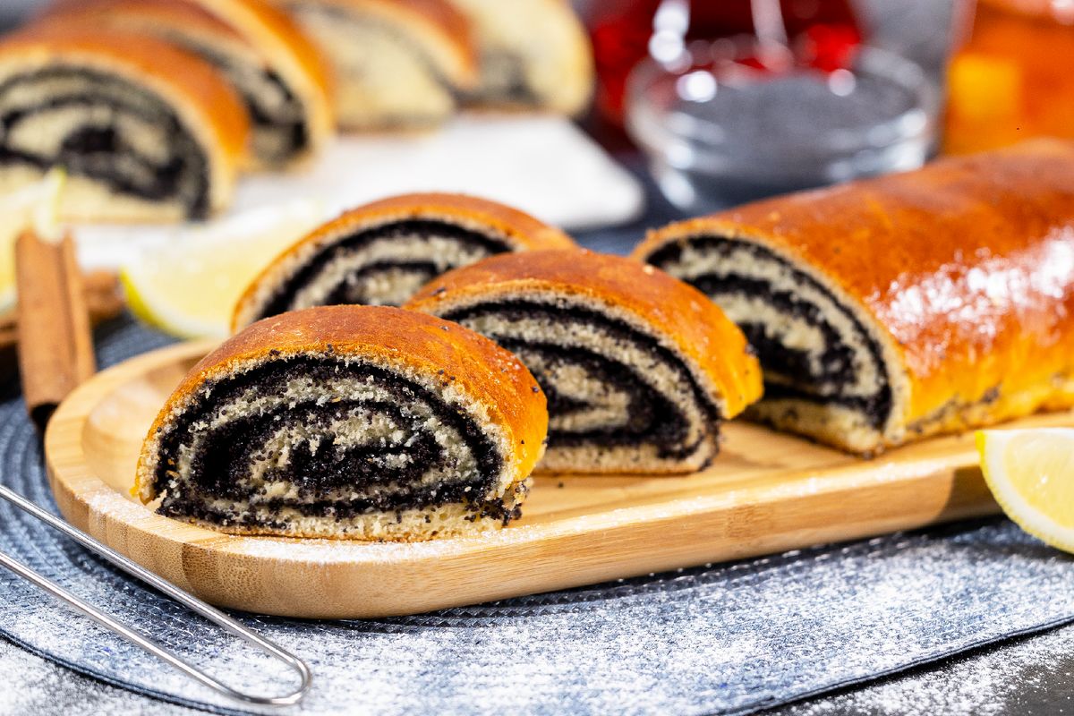 Расслабляющий маковый рулет для семейного чаепития