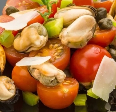 Яркий салат с мидиями и каперсами: легкость и вкус на вашем столе