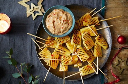 Сатэй из ананаса на шпажках: идеальное лакомство для вечеринки