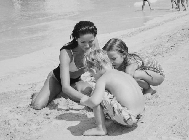 Нюша делит жизнь между карьерой и детьми: как певица справляется с двойной ролью?