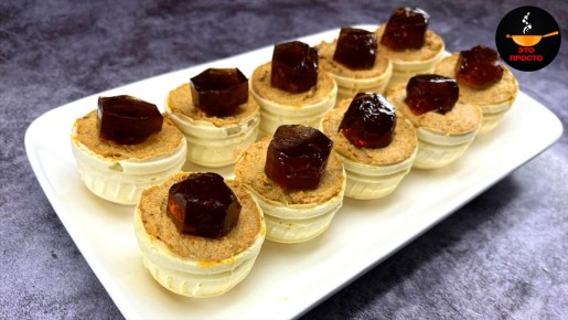 Тарталетки с домашним паштетом и гранатовым желе: праздничное угощение