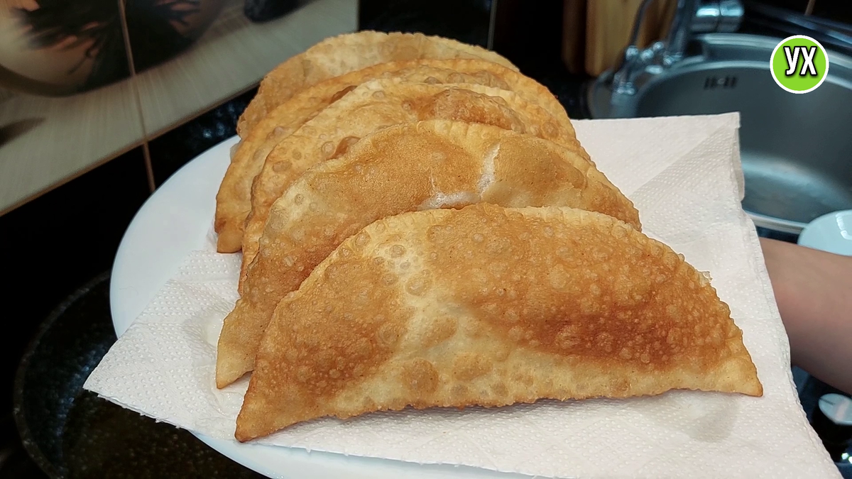 Чебуреки, которые покорили сердца: простота в каждом укусе