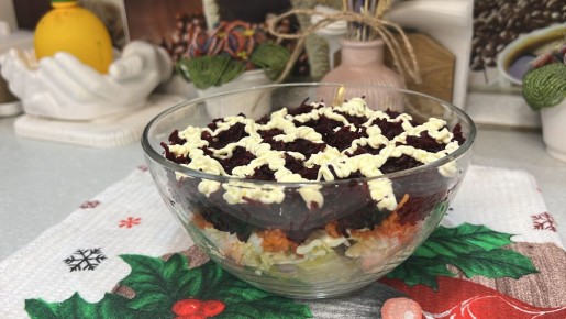 Классический салат под шубой для новогоднего стола