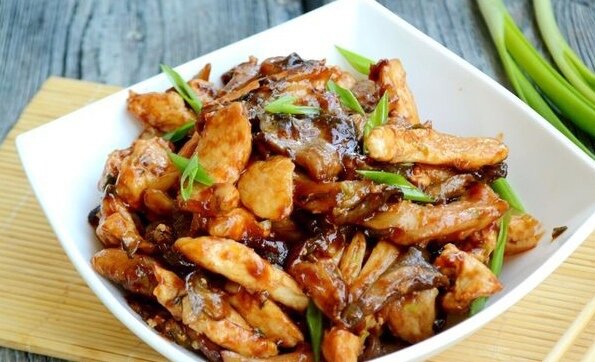 Куриное филе с вешенками в кисло-сладком соусе