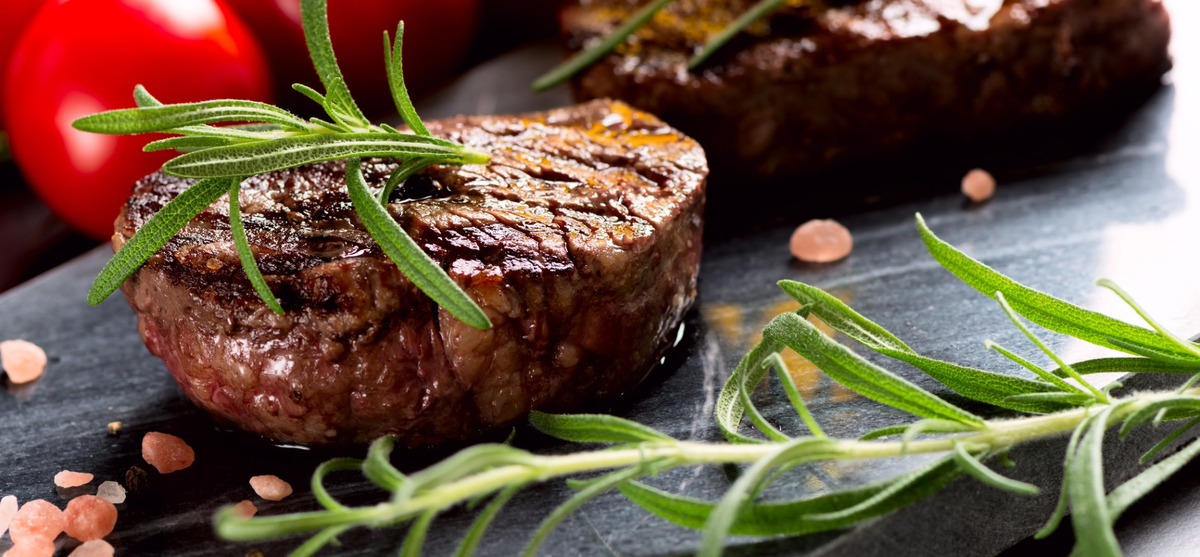 Филе-миньон с чесночно-лимонным маслом