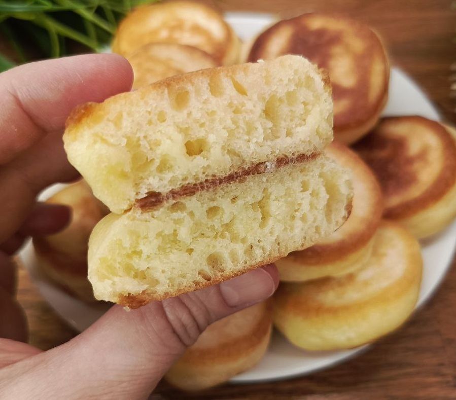 Оладьи на кефире: два быстрых и вкусных варианта