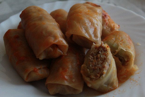 Сочные голубцы под сметанным соусом