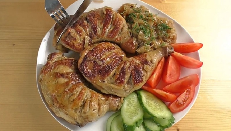 Шашлык из куриных окорочков на сковороде: насыщенный вкус, который доступен всем