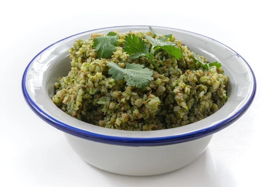 Погружение в вкусы: гречка с ближневосточным соусом схуг