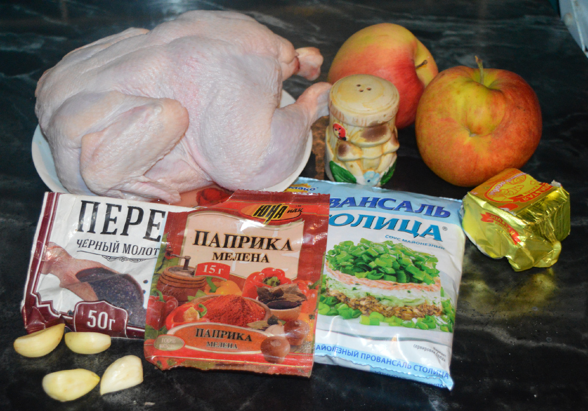 Нежная курица с яблоками: как запечь в духовке по простому рецепту