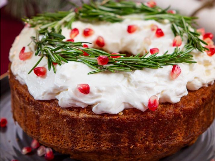Соблазнительный лавандовый кекс с розмарином и гранатами