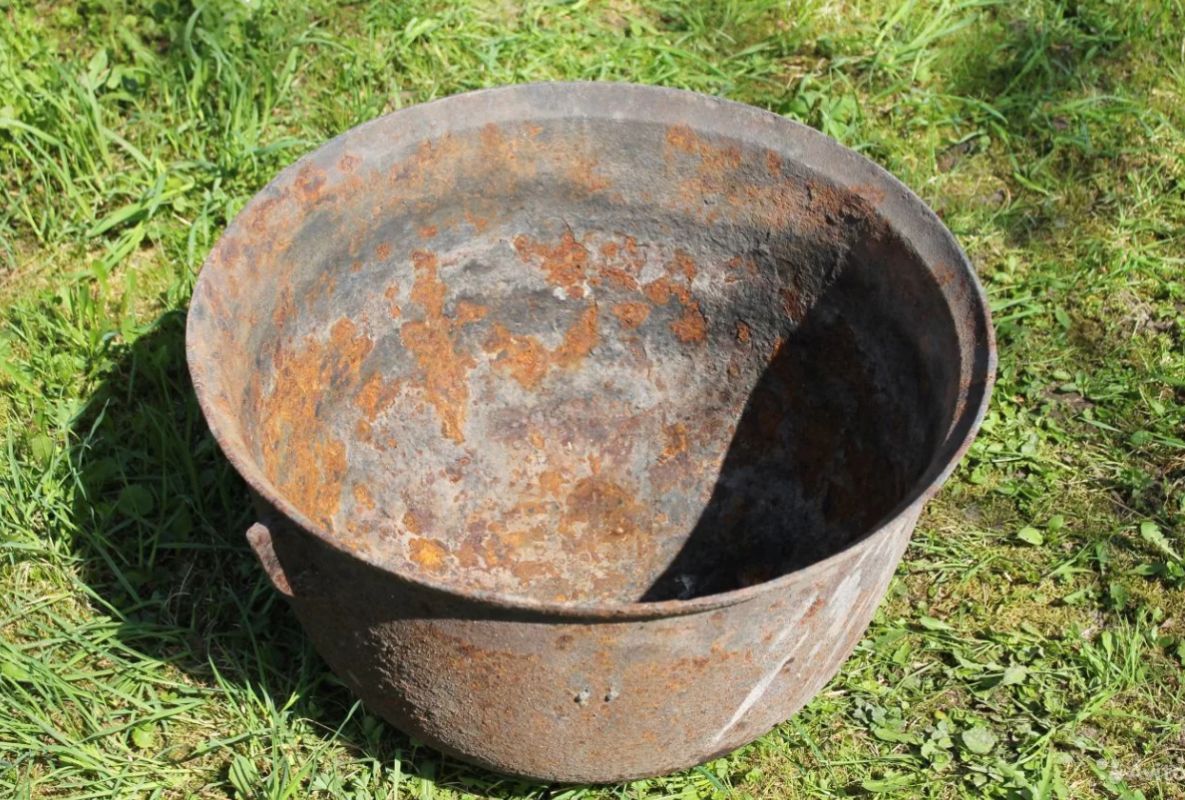 Почему ржавеет чугунный казан?