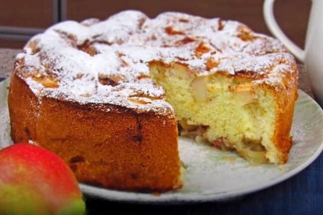 Пышная шарлотка с яблоками: секреты идеального десерта в духовке