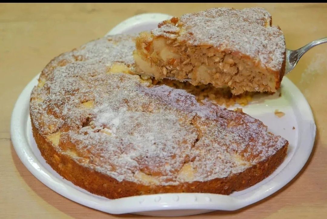 Нежный пирог с овсянкой и яблоками