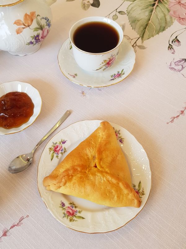 Нежные пирожки с капустой и колбасой: пошаговое руководство