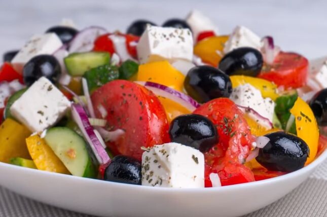 Греческий салат — 5 разнообразных рецептов