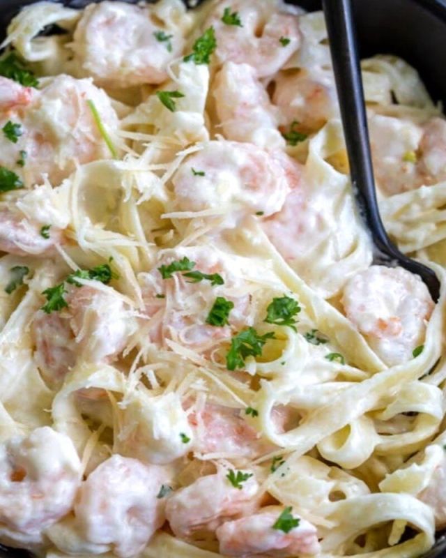 Паста с креветками в нежном соусе Альфредо