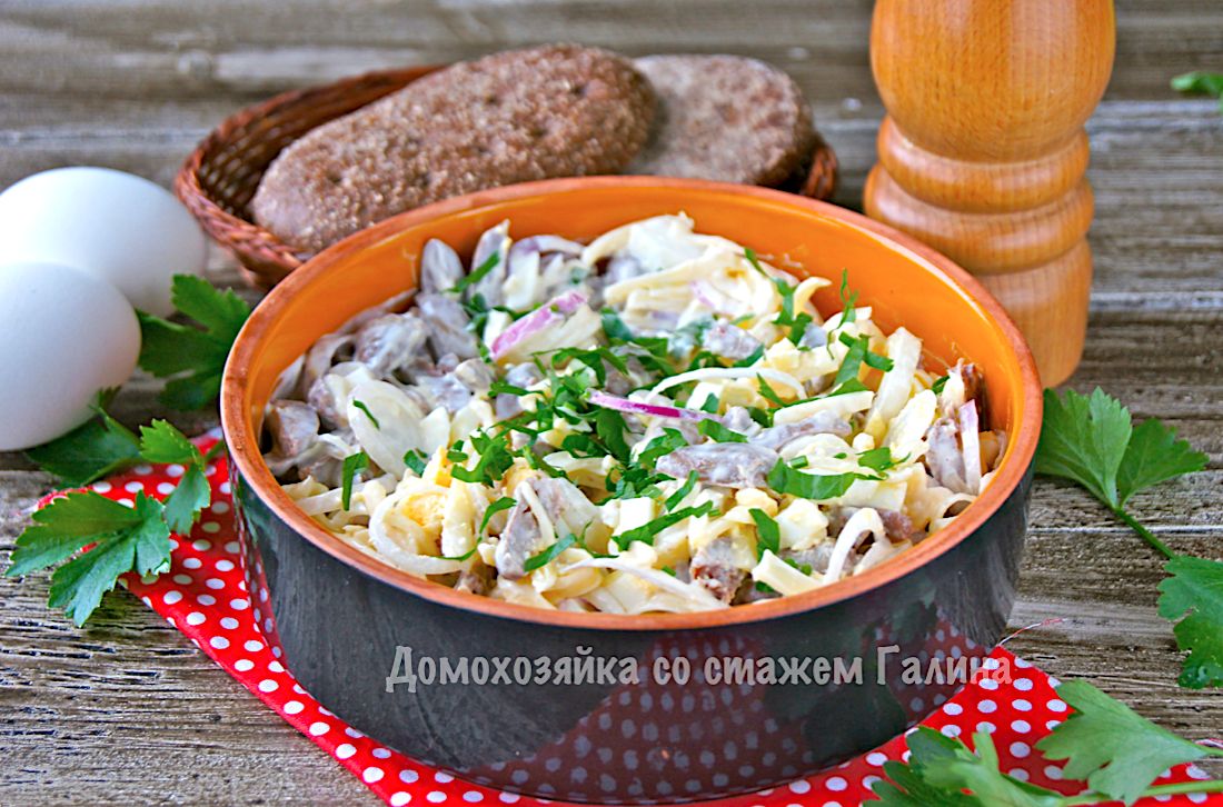Загадочный салат с куриными сердечками для гурманов