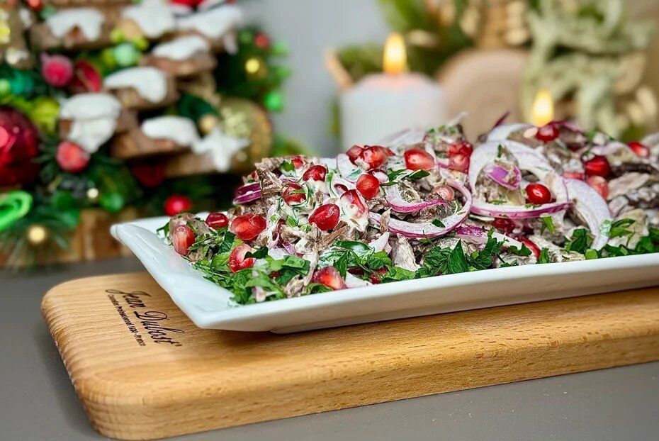 Праздничный салат с гранатом и говядиной: легкий и вкусный рецепт