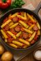 Вкусный и быстрый ужин: картошка с колбасой и овощами на сковороде