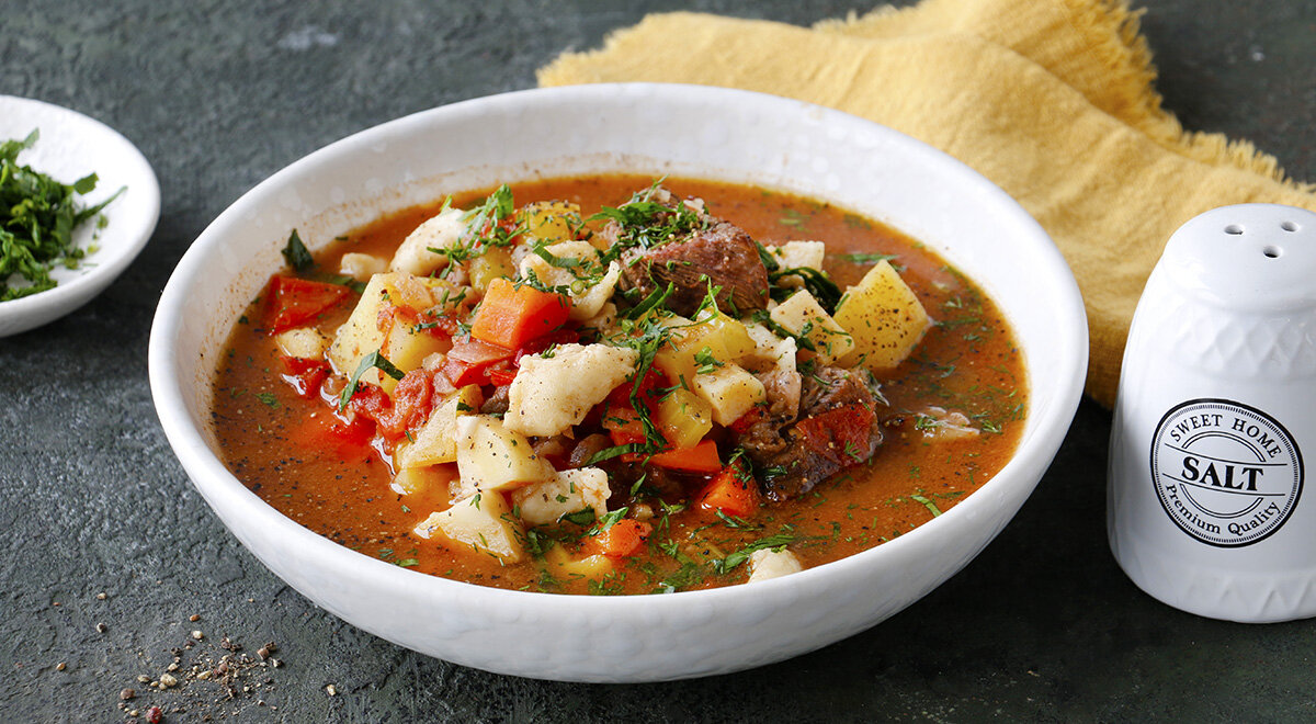 Венгерский бограч-гуляш с чипетками: как приготовить классическое блюдо