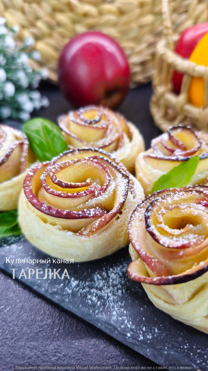 Яблочные розочки из слоеного теста