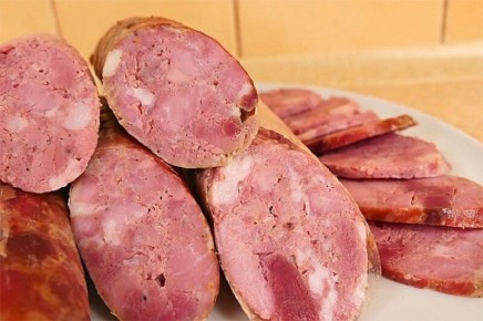 Простой рецепт домашней колбасы для бутербродов