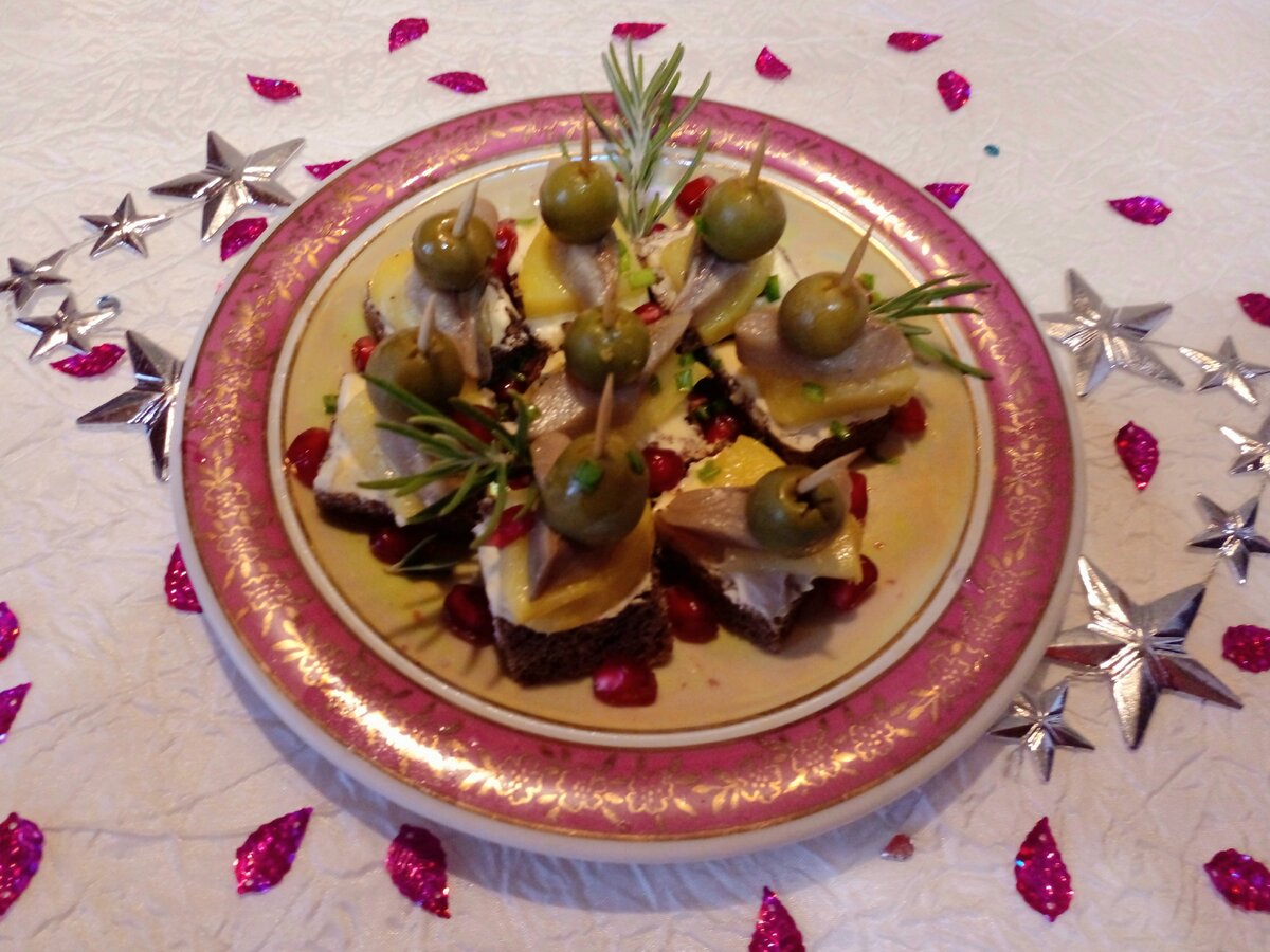 Праздничные канапе с сельдью: мгновенное наслаждение на столе