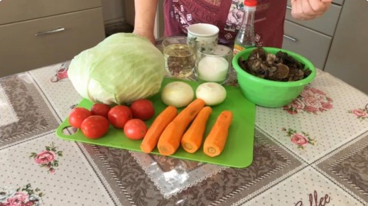 Неподражаемая солянка с грибами и капустой на зиму