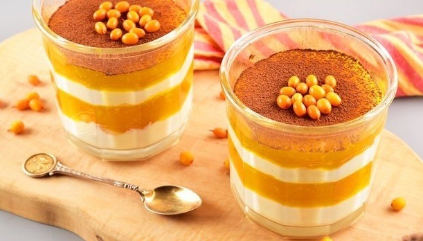 Необычный десерт из творога и облепихи: простой и вкусный рецепт