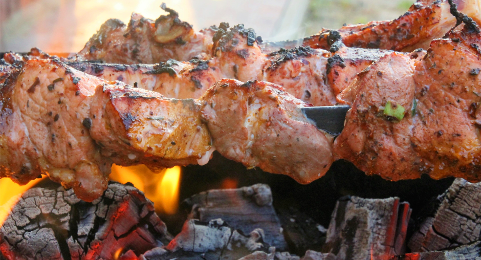 Как выбрать идеальное мясо для шашлыка на праздники