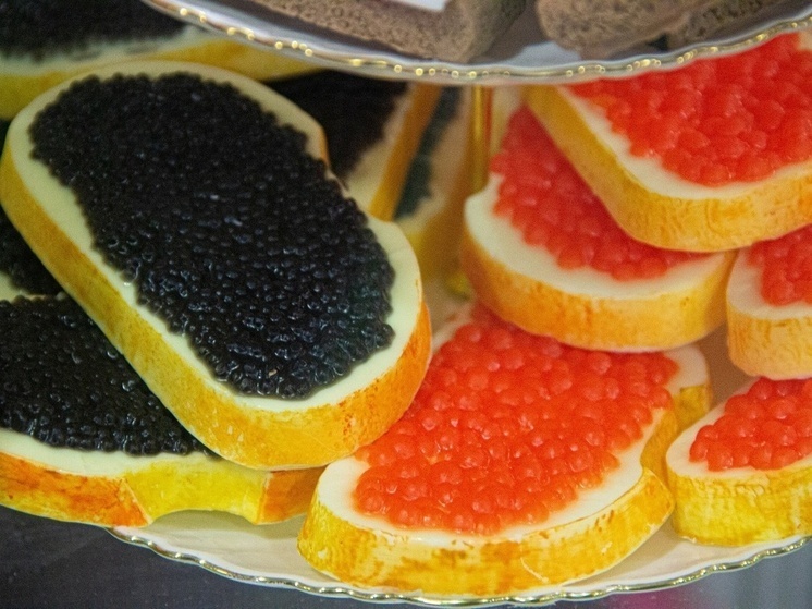 Тулякам напомнили о сроках хранения новогодних деликатесов