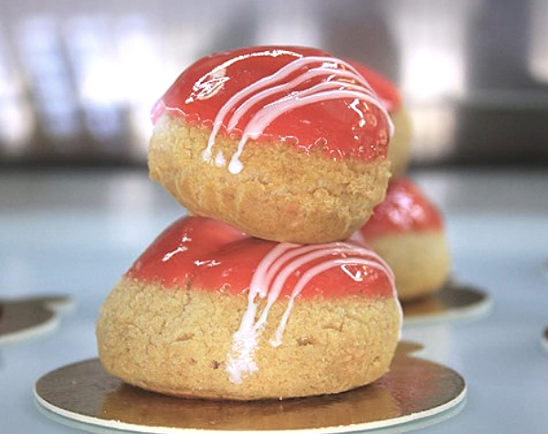 Как добиться идеальных эклеров: секрет сахарной помадки