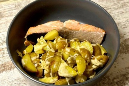 Нежная семга, запеченная с молодым картофелем: просто и вкусно