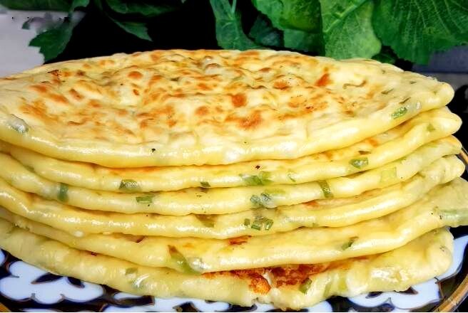Лепешки на кефире с сыром и зеленью: идеальный перекус на любой случай