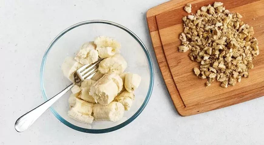 Банановый кекс на кефире: неожиданные акценты и простота приготовления