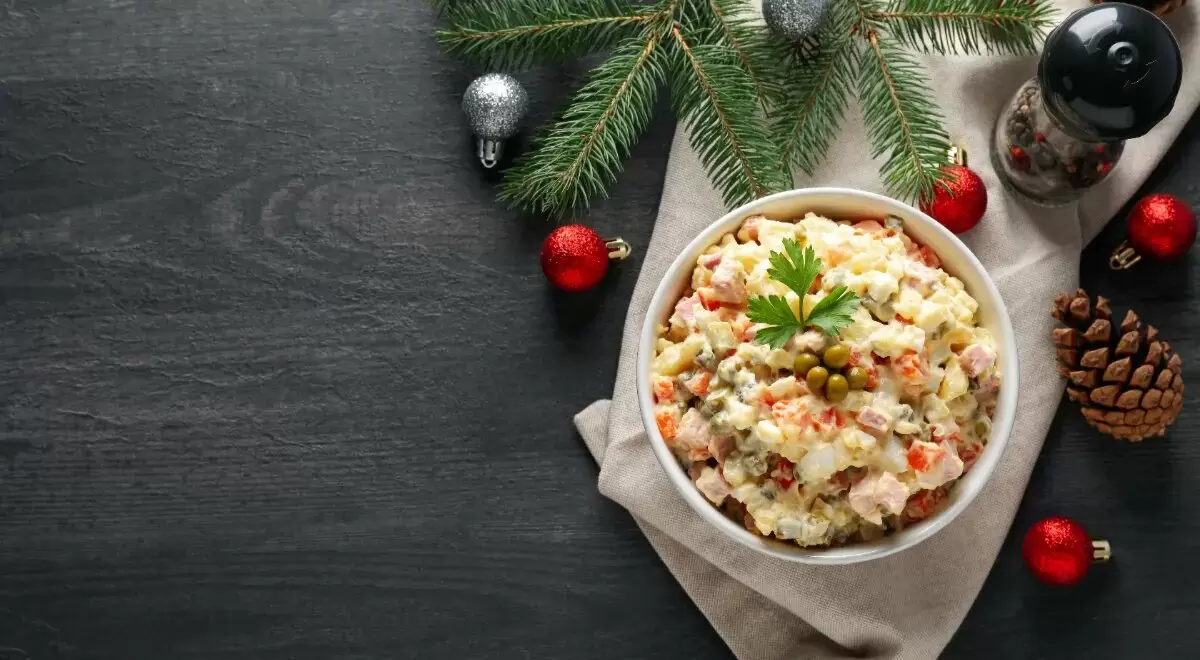 Почему оливье требует внимания к хранению и срокам годности