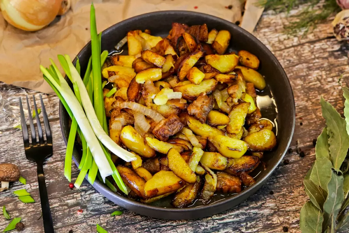 Жареная картошка с салом: как порадовать себя сочным угощением