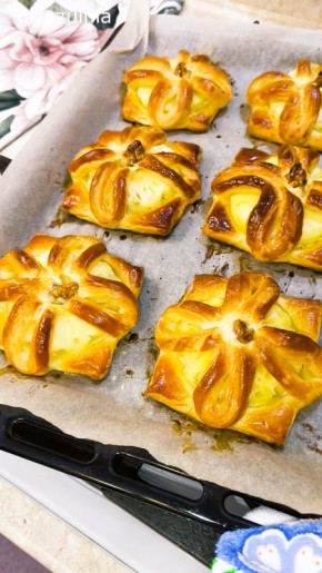 Слоеные слойки с ананасами: легкий и вкусный десерт для любого повода