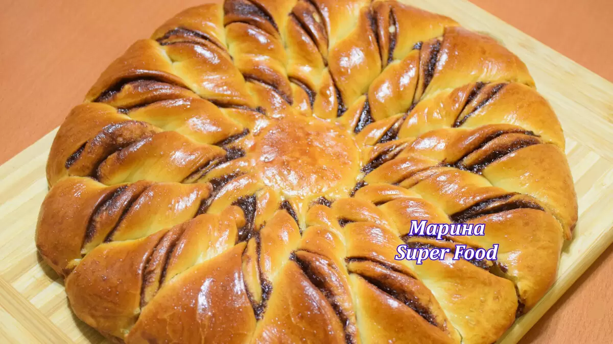 Нежный дрожжевой пирог с шоколадной начинкой для идеального чаепития