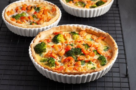 Киш с лососем и брокколи: изысканный ужин для вашей компании