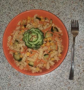 Свежий салат на ужин: взрыв вкуса и ярких эмоций