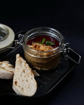 Паштет из куриной печени с вишневым джемом: весенние вкусовые удовольствия