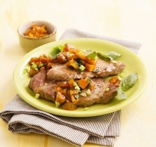 Сочные свиные отбивные с хурмой