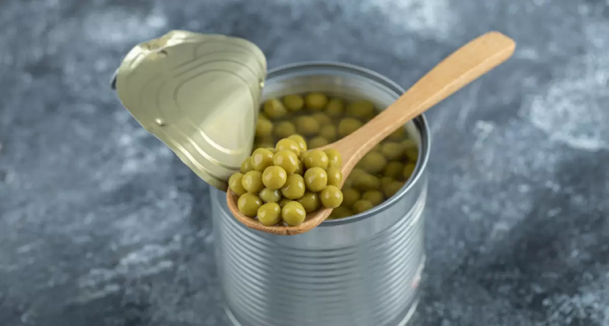 Как выбрать идеальный зеленый горошек для новогоднего «Оливье»: советы от Роскачества