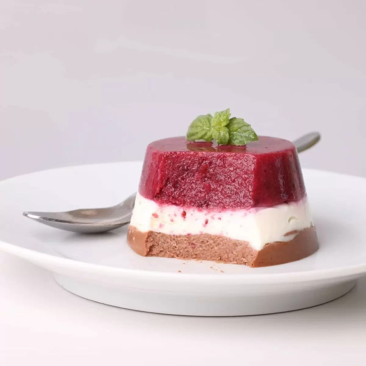 Как преобразить замороженные ягоды: 8 вкусных идей для кулинарных экспериментов