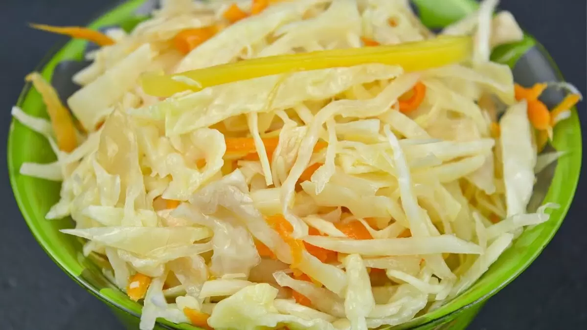Удивительный рецепт маринованной капусты: как приготовить легкую и полезную закуску