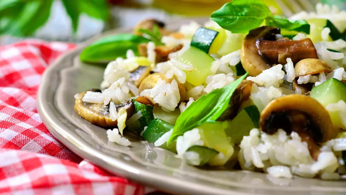 Почему кабачки становятся настоящей звездой кухни: волшебный теплый салат